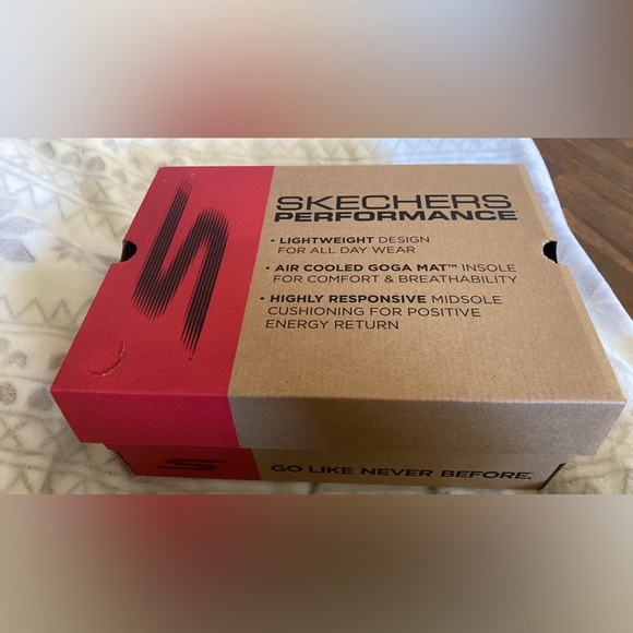 Women’s Skechers - Picture 3 of 3